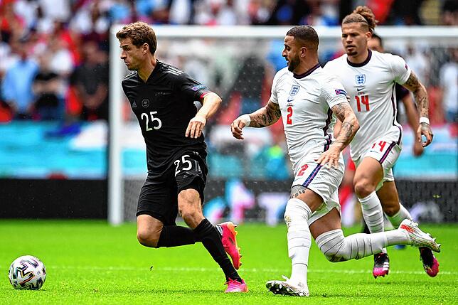 Thomas Müller (links) und Kyle Walker.