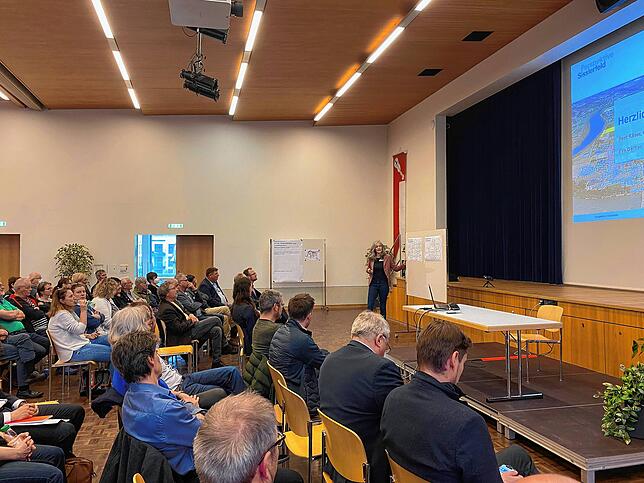 Knapp 70 Teilnehmer waren bei dem Bürgerforum im Saalbau in Stein dabei, die meisten Beteiligten kamen dabei aus der Gemeinde selbst. Zu ...