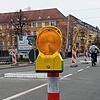Leuchtet im Dunkeln &ndash; der neue Kopf des Pollers in der Fahrradstraße.