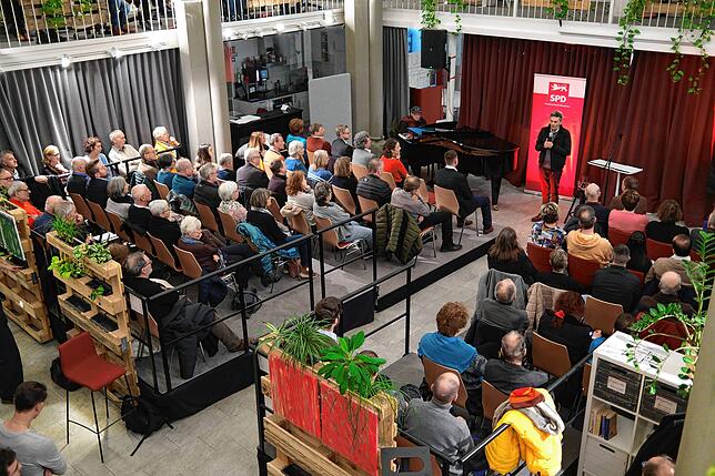 Volles Haus im St. Johann. Den Auftritt eines der einflussreichsten Bundestagsabgeordneten wollen sich viele Mitglieder und Freunde der ...