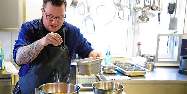 &bdquo;Eine große Prise Salz gehört fast überall dran&ldquo;, sagt Jari Dochat.