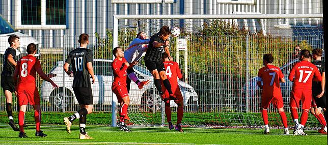 Bild 7: FC Hochrhein gewinnt das Derby beim SV Jestetten mit 3:1 &ndash; und wir haben Bilder!