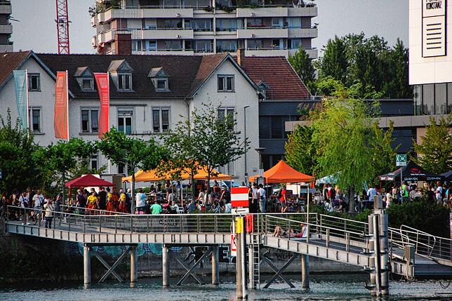 Bild 21: Run auf den großen Flohmarkt mit mehr als 1000 Ständen in Konstanz