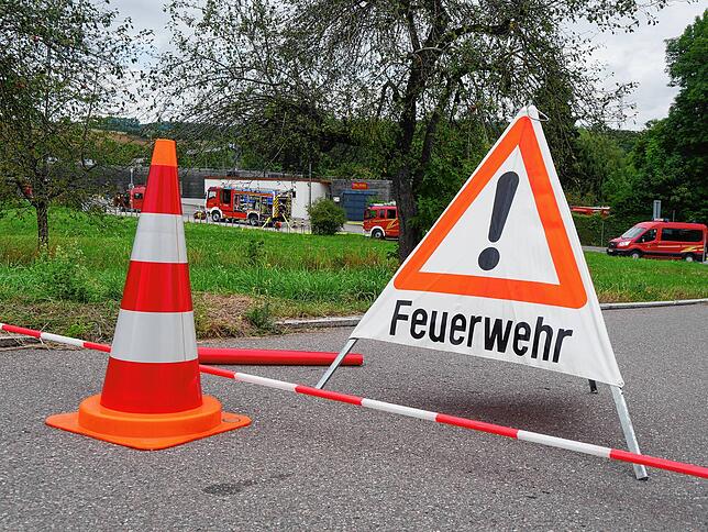 Der Bereich um das Engener Erlebnisbad wurde großräumig abgesperrt. Das Bad bleibt am Wochenende voraussichtlich erst einmal geschlossen.