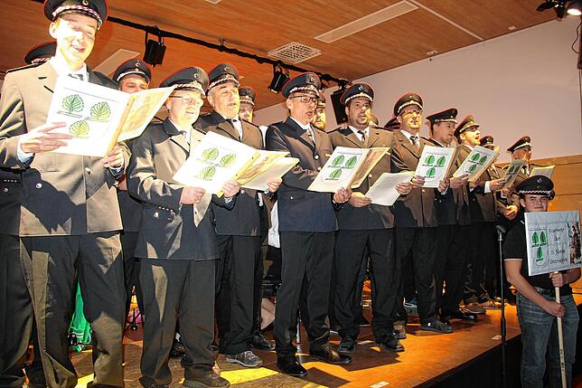 Für eine Überraschung sorgt der Florianerchor der Feuerwehrabteilung Unteralpfen, der beim Jahreskonzert des Musikvereins Unteralpfen ...