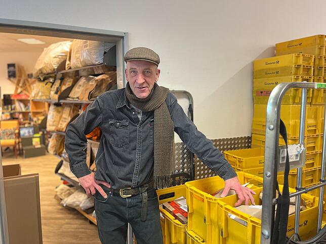 Andreas Braun betreibt die Buchhandlung und die Post-Filiale im Einkaufszentrum La Piazza.