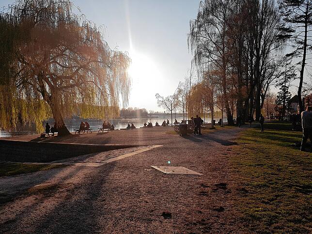 Fast nur Zweier-Pärchen im Herosé-Park.