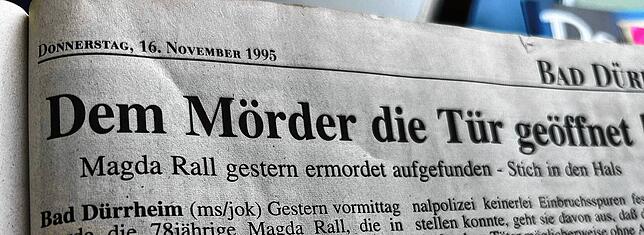 „Dem Mörder die Tür geöffnet“ titelt der SÜDKURIER am 16. November 1995. Da die Polizei keine Einbruchsspuren fand, geht man davon aus, ...