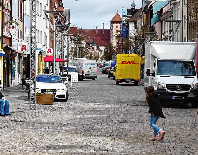 Die FDP hat es gefordert, sie bekommt es zumindest in Villingen zur Vormittagsstunde regelmäßig: Autos in die Innenstädte.
