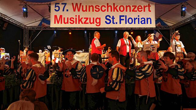 Bild 6: Waldshuter Chilbi 2025: Volles Haus beim 57. Wunschkonzert des Musikzugs St. Florian - das sind die schönsten Bilder