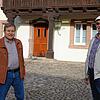 Reinhard Valenta und Günter Kramer führen Regie bei den Tonaufnahmen aus der Wörtersammlung im Wehrer Dialekt.