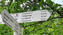 Wegweiser zur Eselsbrücke bei St. Blasien.