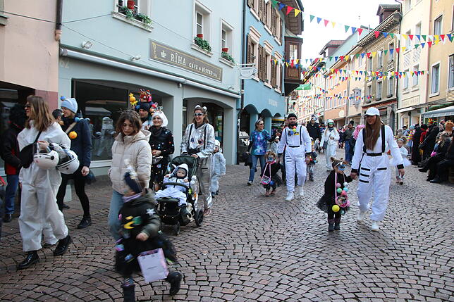 Bild 25: Schmotziger Dunschtig 2025: Das sind schönsten Bilder vom Kinderumzug in Tiengen