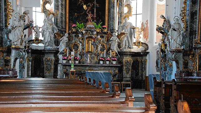 Leere Kirchenbänke in der Pfarrkirche St. Bernhard in Wald: Seit 16. März dürfen aufgrund der Corona-Einschränkungen keine Gottesdienste ...
