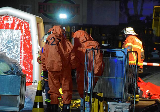 Bild 15: Gefahrgut-Unfall in Zizenhausen: Bilder vom kräftezehrenden Feuerwehreinsatz