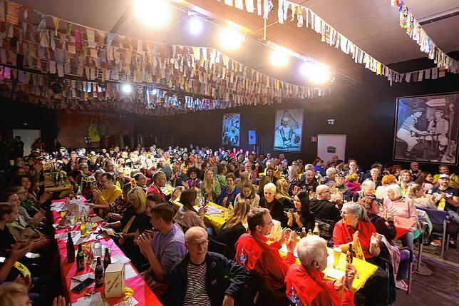 Bild 27: Früher Start in eine lange Fasnacht! Alle Bilder vom ersten Bunten Abend in Konstanz