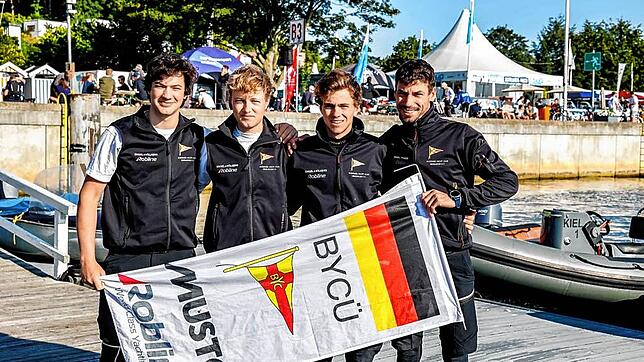 Das Segel-Jugendteam des Bodensee-Yacht-Clubs (BYCÜ) wurde Erster in der Deutschen Junioren Segel-Bundesliga unter 27 Teilnehmern. Das ...
