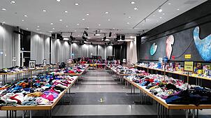 Bei zahlreichen Basaren in der Region wird gut erhaltene Kinderbekleidung verkauft. Unser Bild zeigt das Angebot der Kleiderbörse ...