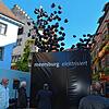 Ein schwarzer Kubus und Luftballons symbolisieren die Kohlendioxidmenge, die das am Samstag gestartete Meersburger Projekt für einen ...