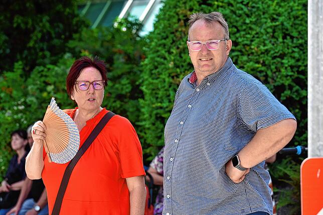 Bild 6: DAs Donauquellfest ist eröffnet- Kaltgetränke fließen, Laune ist in Bestform.