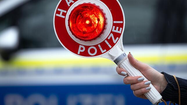 Die Polizei zog zwei junge Fahrer aus dem Verkehr. (Symbolbild)