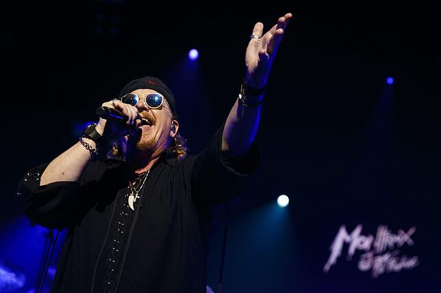 18. Juli: Toto stehen in Salem auf der Bühne.