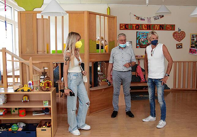 Bild 22: Bilder von der Autogrammstunde von Matthias Reim und Christin Stark in der Nachsorgeklinik Tannheim