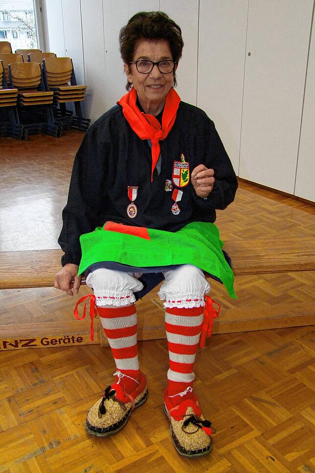 Bild 6: Von Hexentaufe und Konfettibad: Grundschüler erfahren von den Narren alles über die Fasnacht