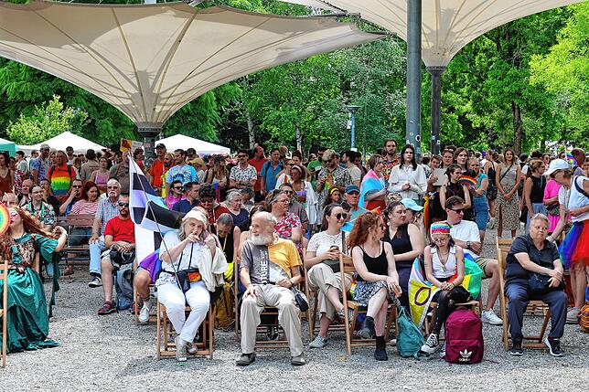 Bild 18: Fotos vom CSD 2025 in Konstanz: Bunte Flaggen, ausgefallene Outfits und klare Statements