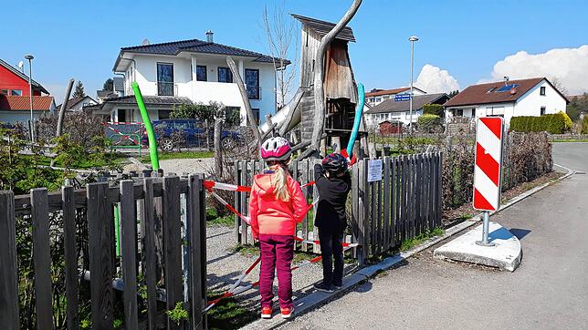 Rutschen geht nicht. Alle Spielplätze bleiben bis auf Weiteres gesperrt &ndash; für Kinder besonders schwer.