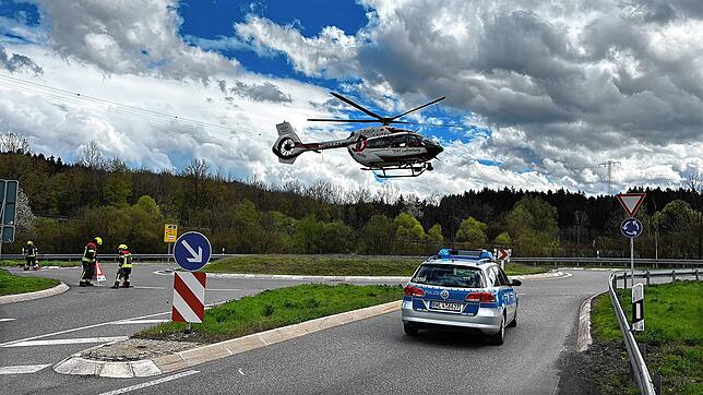 Der Rettungshubschrauber startet vom Kreisverkehr an der B523. Der originale Christoph 11 ist derzeit in der Werft, hier der ...