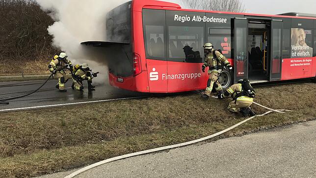 Der Motor eines Linienbusses hatte im Januar auf der Strecke zwischen Meersburg-Hagnau Feuer gefangen: Ein Fall für die Freiwillige ...