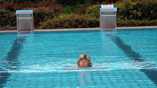 Jutta Neißer war eine von sieben Schwimmern, die am Freitag zum Anschwimmen in das Waldfreibad Höchenschwand-Häusern kamen.