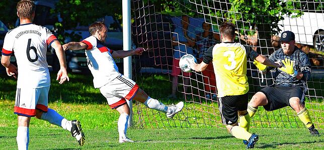 Bild 16: SV Eichsel dreht binnen drei Minuten das Spiel im Rothaus-Bezirkspokal zum 4:3-Sieg bei der SG Niederhof-Binzgen &ndash; und wir haben Bilder!