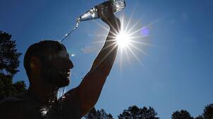 Bild : Hitze kehrt zurück! Ab Mittwoch bis zu 35 Grad im Südwesten