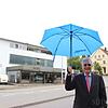 Hermann-Josef Schwarz, Vorstandsvorsitzender der Volksbank Überlingen, am Standort für den neuen "Volksbank-Campus" an der ...