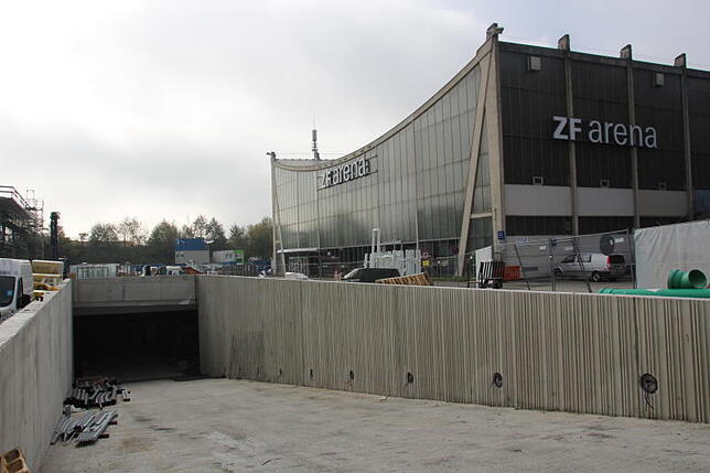 Das Parkhaus mit unterirdischer Zufahrt neben der ZF-Arena soll zum Jahresende eröffnet werden. Im Laufe des nächsten Jahres werden die ...