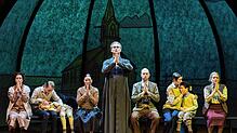 Die beiden Jungen &bdquo;Ich&ldquo; (Puppe linke Seite mit Countertenor Iurii Iushkevich) und Johannes (Puppe rechte Seite mit ...