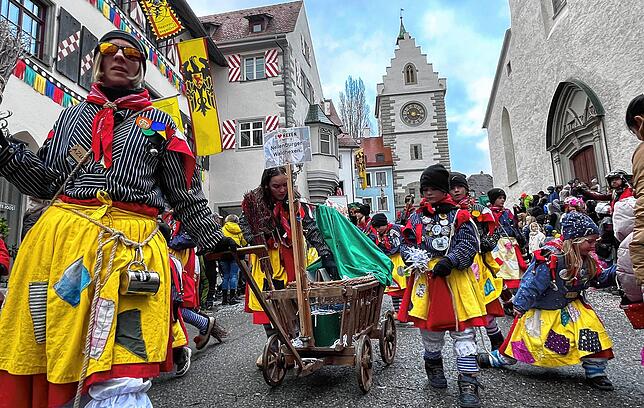 Bild 19: Tolle Stimmung beim Sonntagsumzug der Überlinger Narrenzunft &ndash; Teil 2