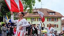Einer der Höhepunkte Schwyzertags ist der Festumzug am Sonntag, 6. Juli, 14 Uhr. (Archivbild 2024)