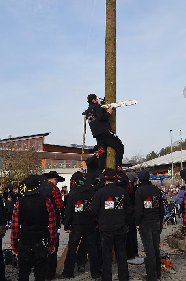 Bild 17: Bilder von den Narrentagen in Eigeltingen &ndash; Der Narrenbaum