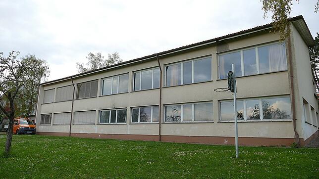 Die alte Schule in Thalheim hat ein örtlicher Investor gekauft. Sie soll zu einem Wohnhaus, eventuell auch mit Praxisräumen, umgebaut ...