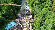Von oben sieht man das ganze Ausmaß der Baustelle, noch bis November müssen die Autofahrer lange Umwege wegen der Sperrung in Kauf nehmen.