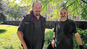 Andreas Höfler, Leiter der Stadtgärtnerei (links), und sein Mitarbeiter Eric Ettwein. Der Garten feiert dieses Jahr sein 125-jähriges ...