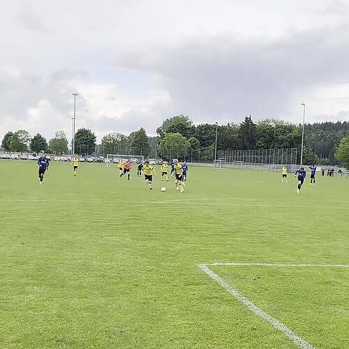 SVON Keeper Stemmer kann durch eine klasse Parade ein Tor des Spitzenreiters verhindern