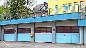 Im bestehenden Feuerwehrgerätehaus am Schönwälder Rathaus ist der Platz begrenzt – daher plant die Gemeinde einen Neubau. Nun vergab der ...