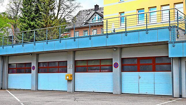 Im bestehenden Feuerwehrgerätehaus am Schönwälder Rathaus ist der Platz begrenzt – daher plant die Gemeinde einen Neubau. Nun vergab der ...