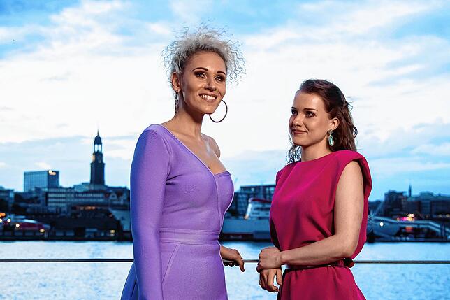 Sie spielen die Hauptrollen im Musical: Sabrina Weckerlin (links) ist Elsa, Celena Pieper Anna.