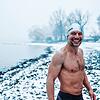 Jörg Selbmann ist wohl einer der coolsten Männer am Bodensee. Seine Leidenschaft ist das Eisschwimmen.
