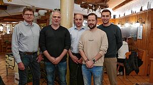 Mitglieder des Vorstands (von links): Peter Hatzing (Förderverein), Andreas Schneider, Benedikt Caspari, Johannes Jöchle und Daniel ...